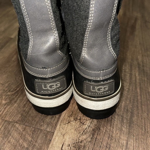 UGG Australia Women's Size 7 Baroness Winter Snow Boot Gray Insulated
1001743 - Picture 2 of 6